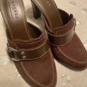 Liz Claiborne slide pumps